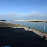 La Jetee Vue דירה *